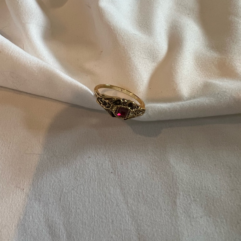 Avon Gold Ring With Ruby Red Accent - image 6